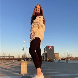 Meet your Posher, Lydia